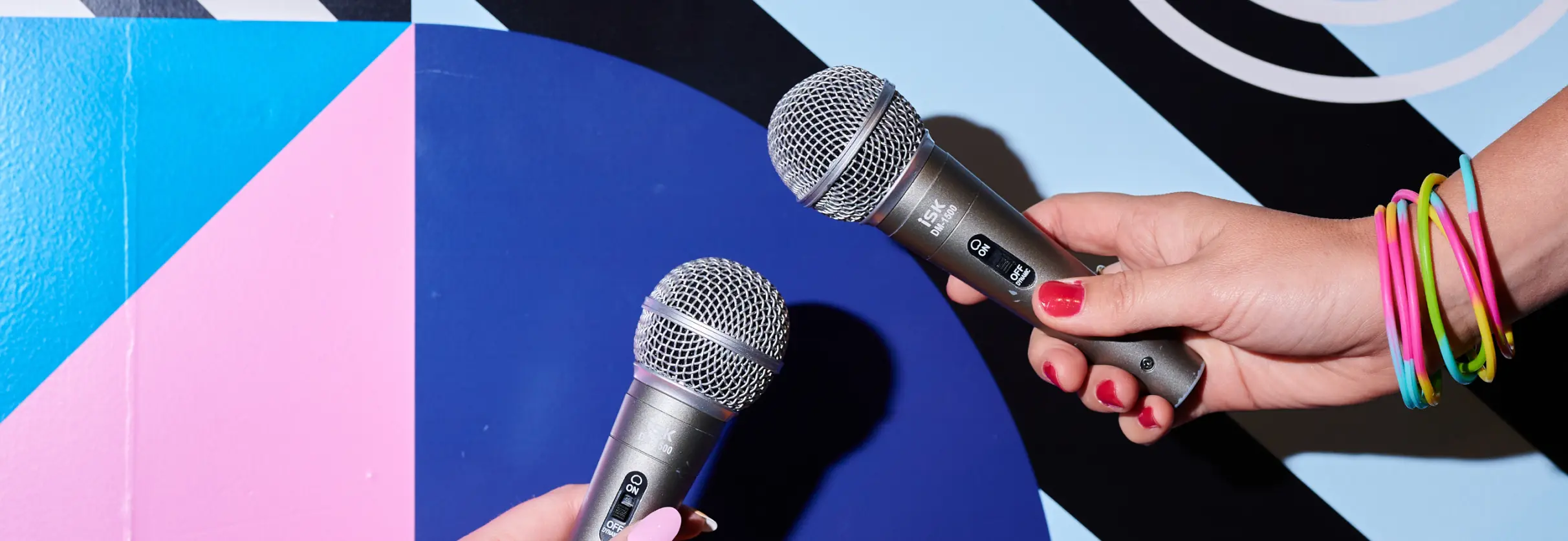 Cocktails and microphone on bar at 88mph