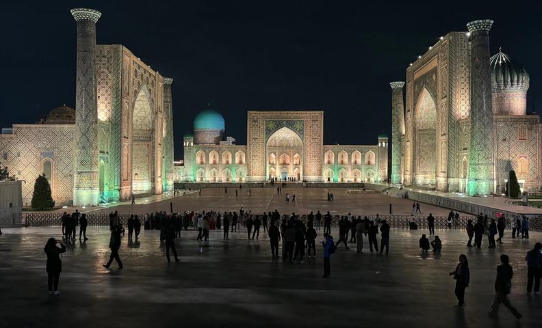 Registanin keskusaukio Uzbekistanissa