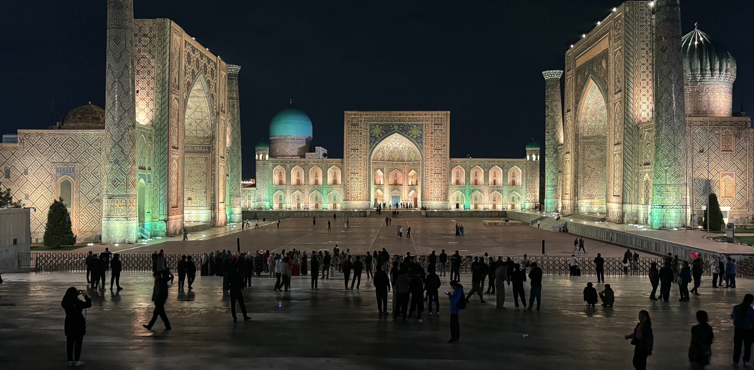 Registanin keskusaukio Uzbekistanissa