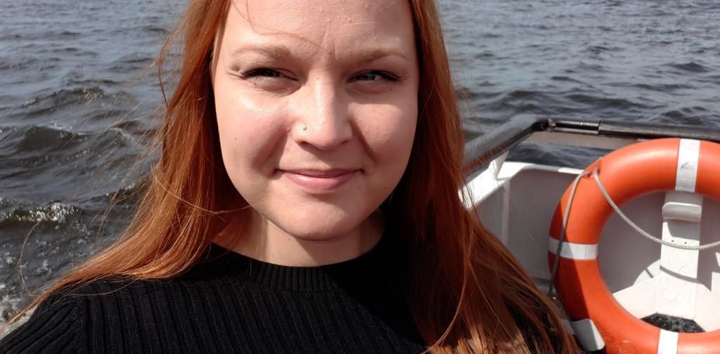 Kuva nuoresta naisesta