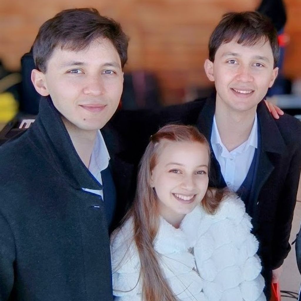 ГЛАС, МЕЧТА И ПИАНО