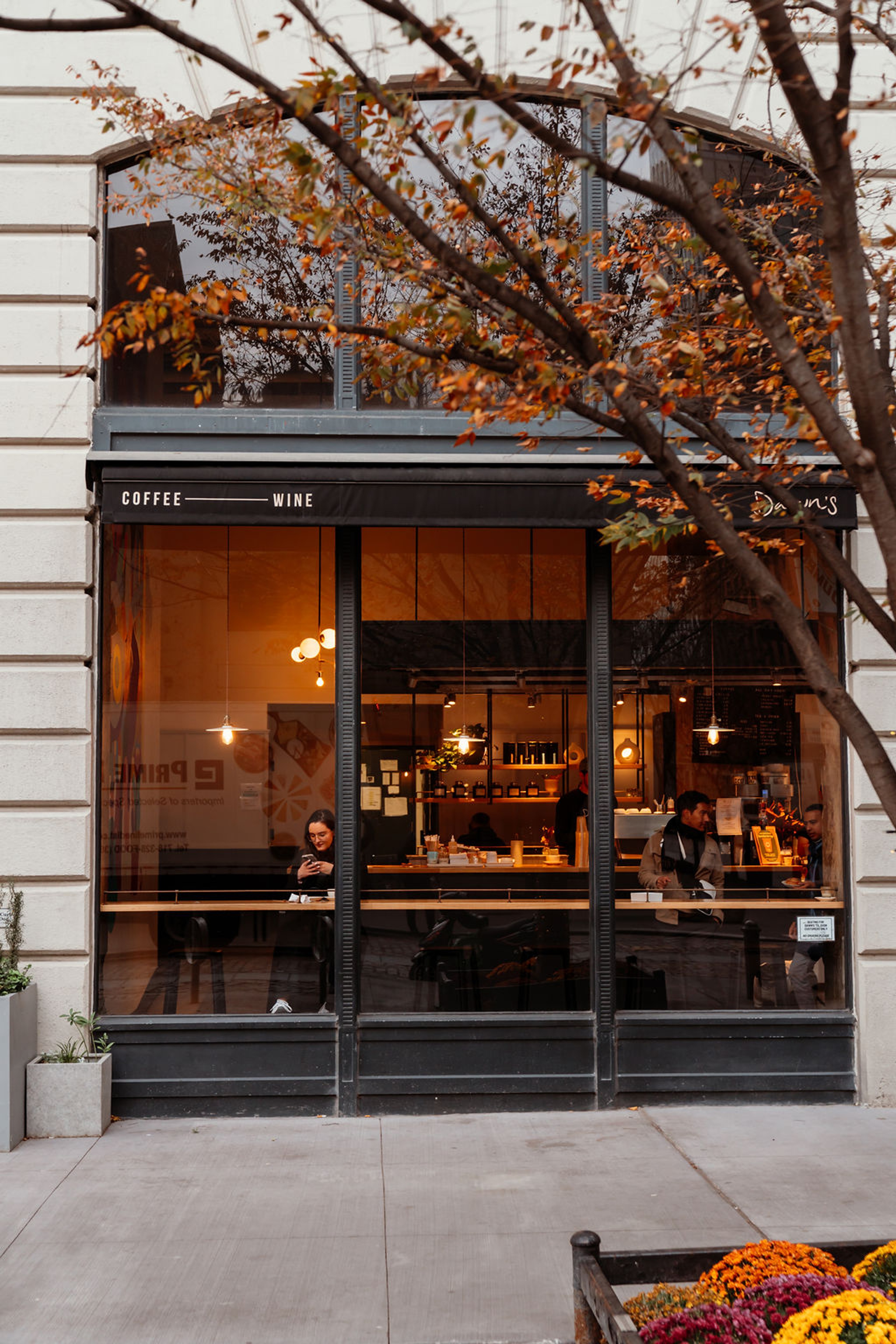 Exterior windows of Dawns Til Dusk Cafe