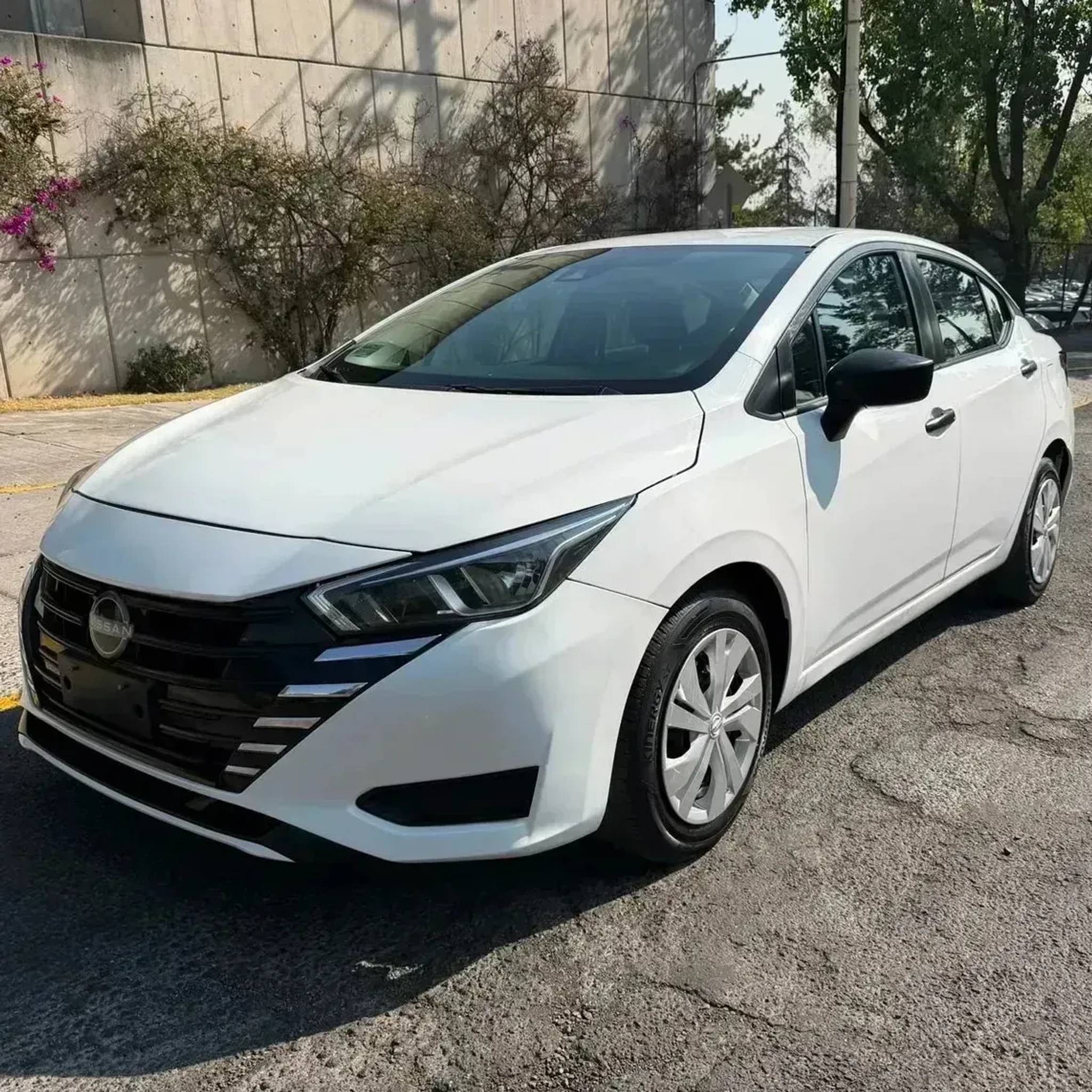 Nissan Versa 2023