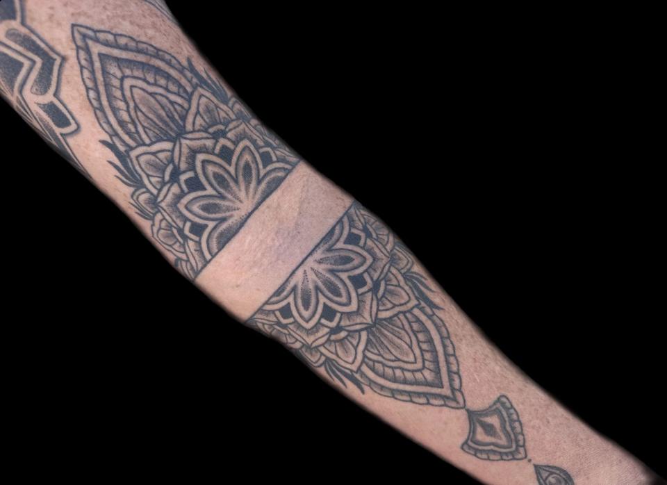 arm decorative design tattoo