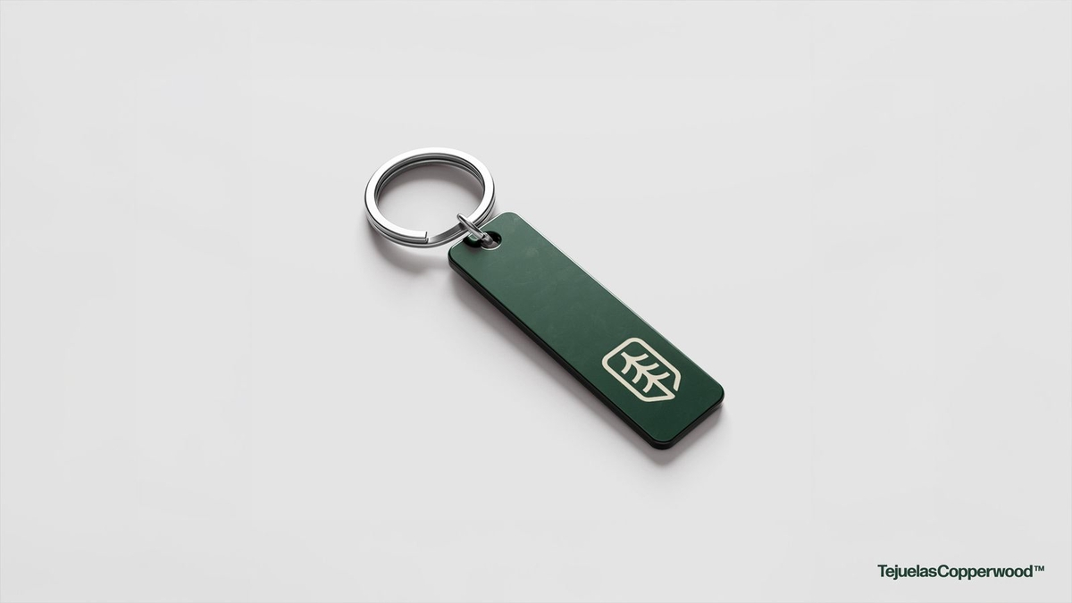 Llavero verde con isotipo de Tejuelas Copperwood