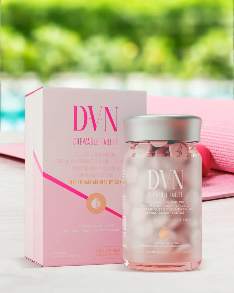 DVN Collagen asli — box pink premium dan botol jar transparan dengan tutup silver berisi tablet kunyah pink