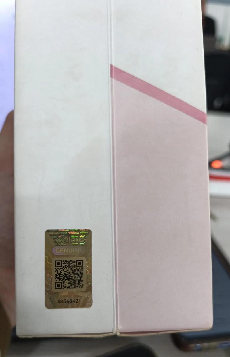 Stiker hologram emas Wellous GENUINE dengan QR code dan nomor unik pada kemasan DVN Collagen asli