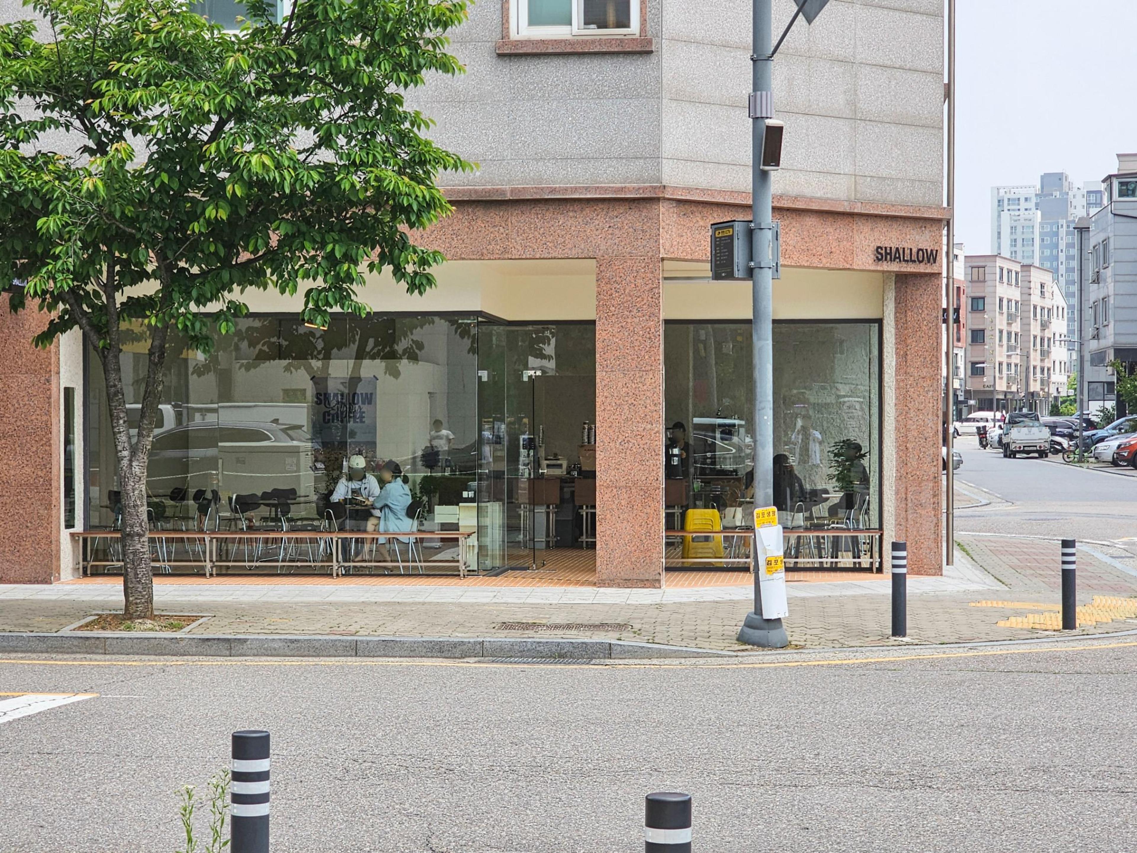 샬로우커피 김포점 42평 인테리어 사진 10