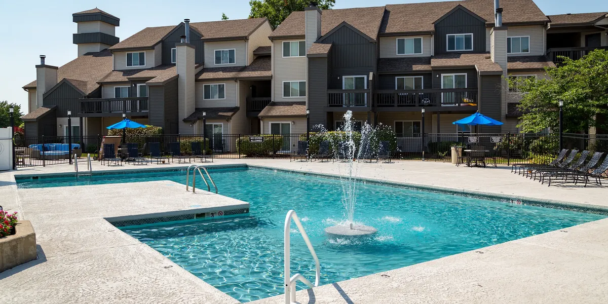 Metro on 5th Apartments