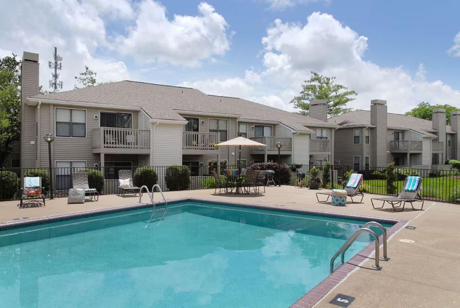 Ridgewood Village Apartments in St. Louis, MO