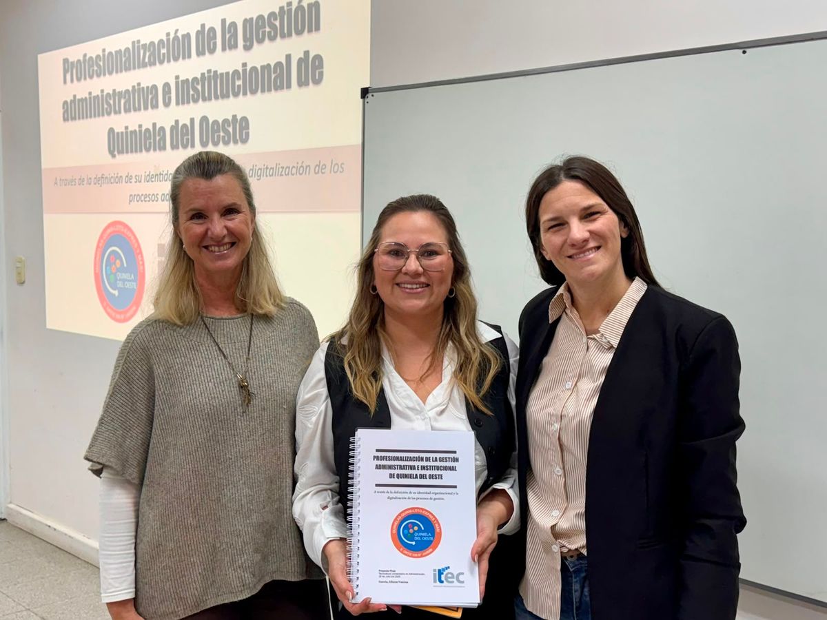 Nuevos Técnicos Universitarios en Administración en el ITEC