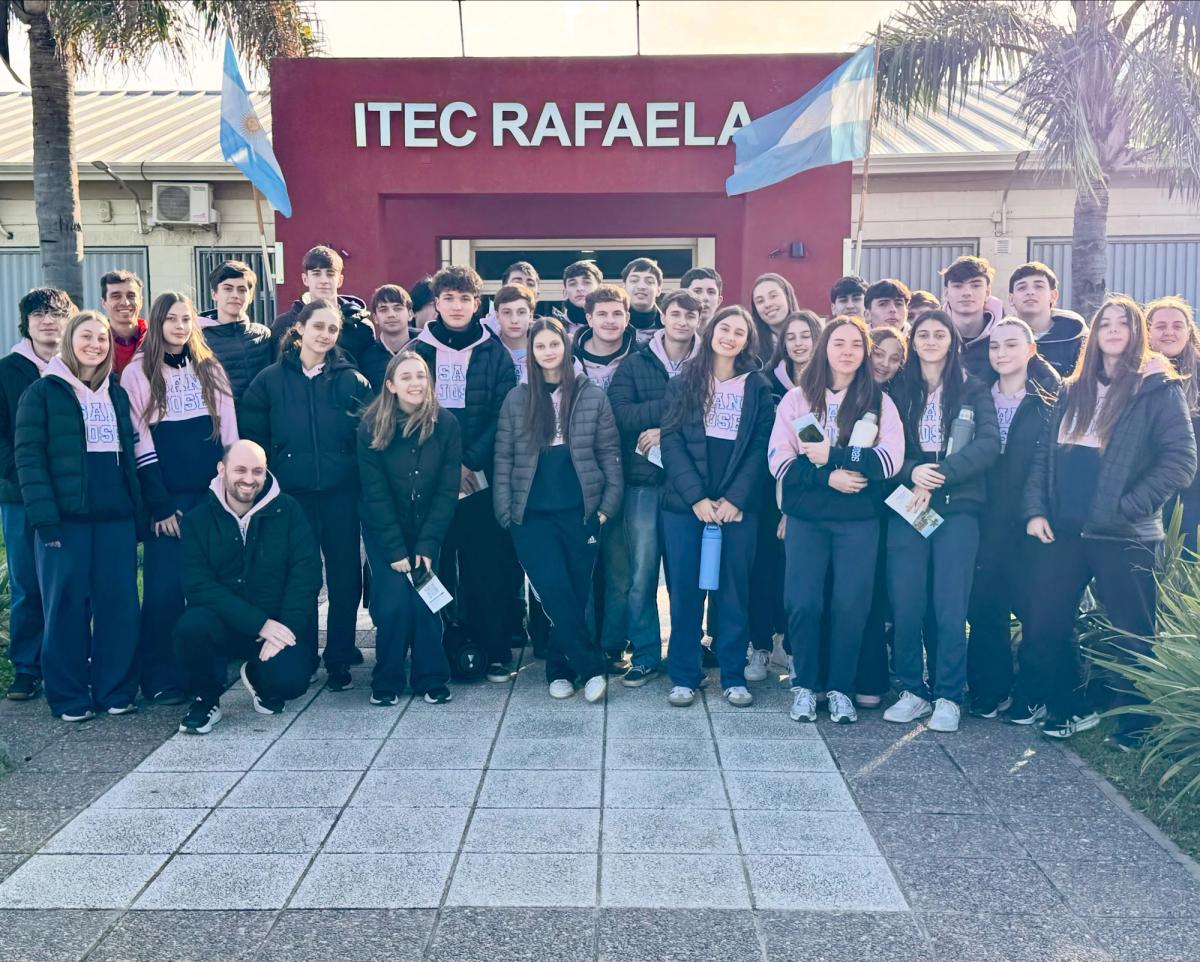 Jornadas de formación en simulación robótica con estudiantes secundarios