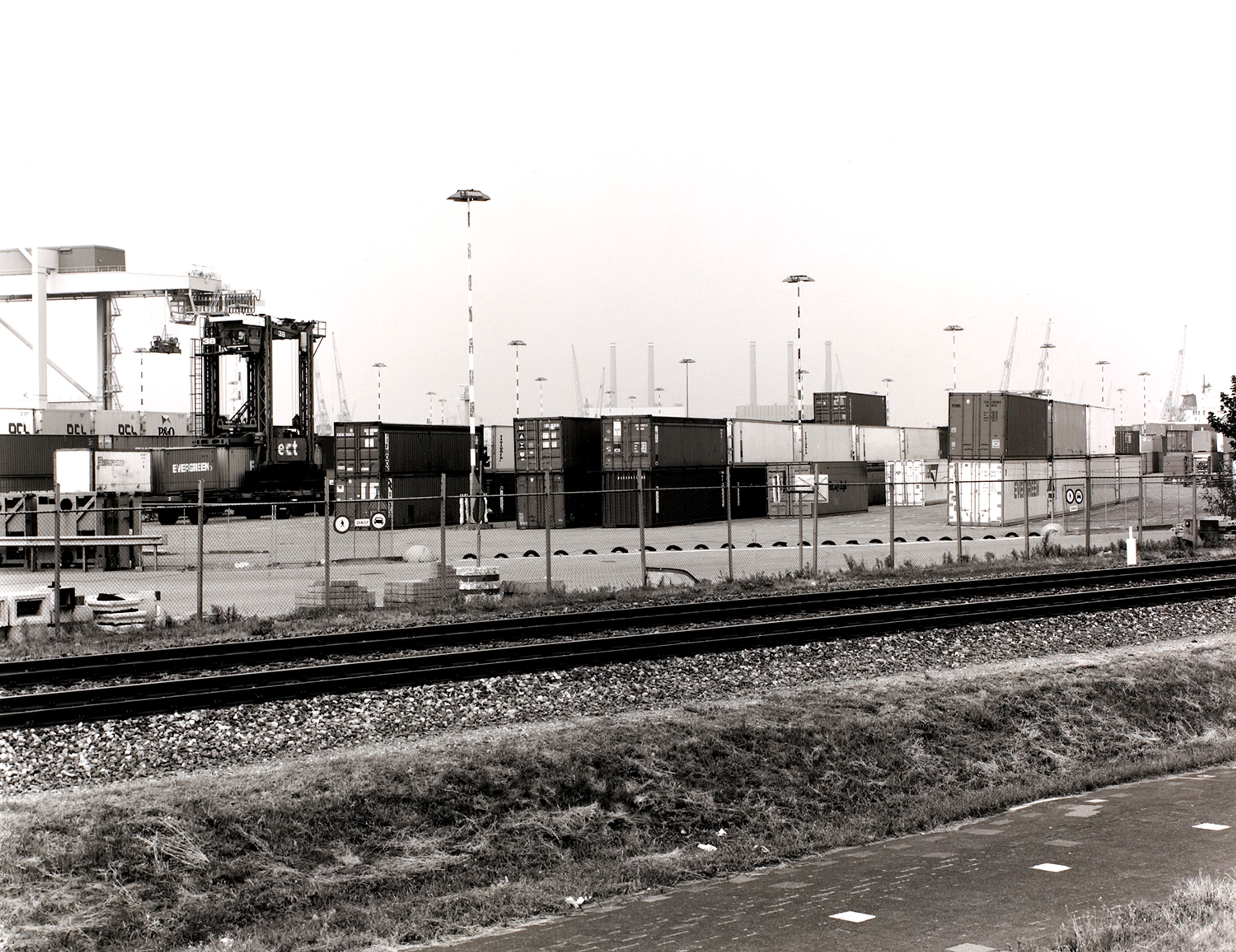 ECT (Europe Container Terminus B.V.)
Alexander Terminal, Prinses Margriet Haven, 
Eemhaven gebied, Rotterdam
Phone 010-431 69 11
Direct dialing 010-431 60 85
Telex 28056
Telefax 010-428 0380