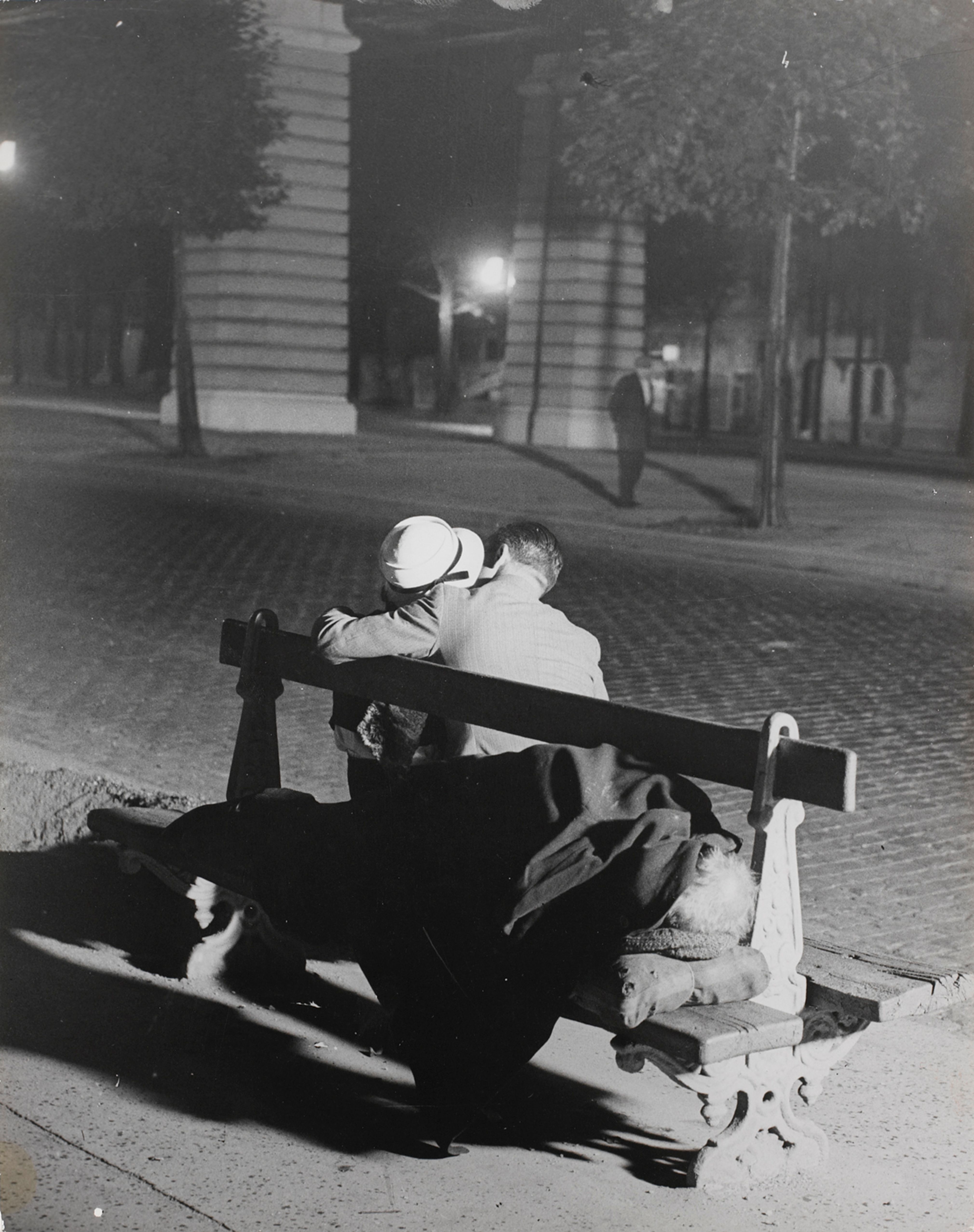 Lovers on a bench, Boulevard Saint-Jacques, next to a bum