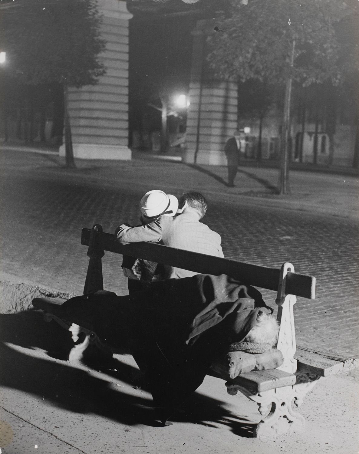 Lovers on a bench, Boulevard Saint-Jacques, next to a bum