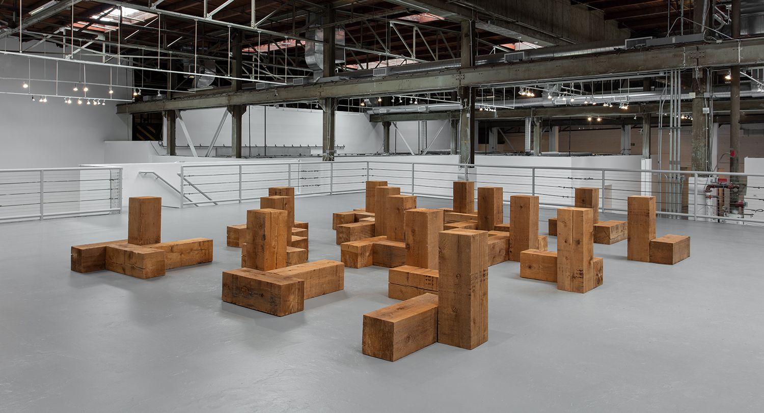 アート・デザイン・音楽 Carl Andre | Sculpture as Place Carl Andre: Sculpture as Place, 1958–2010 | MOCA LA