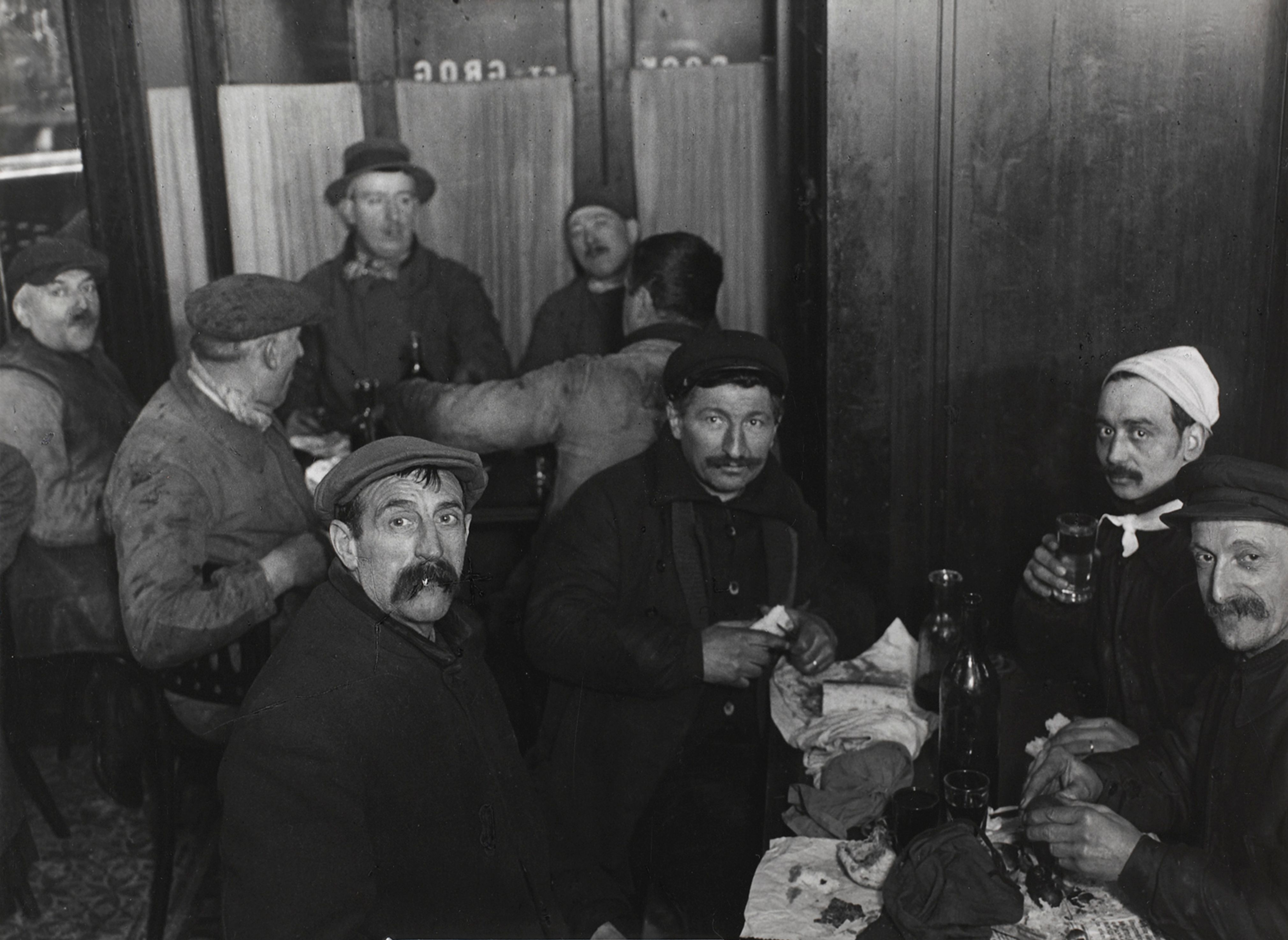 Supper with the cesspool cleaners, Saint-Paul district