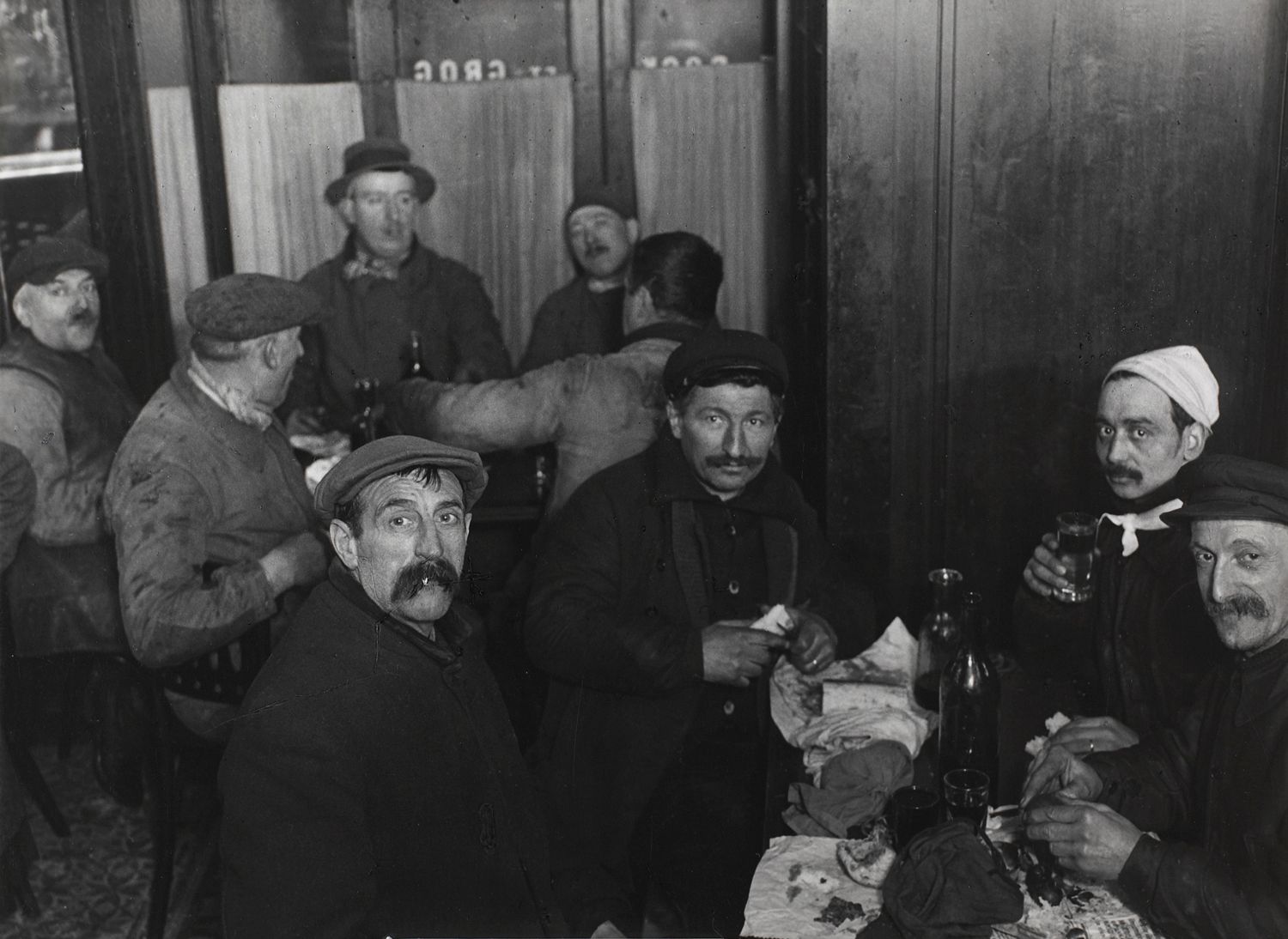 Supper with the cesspool cleaners, Saint-Paul district