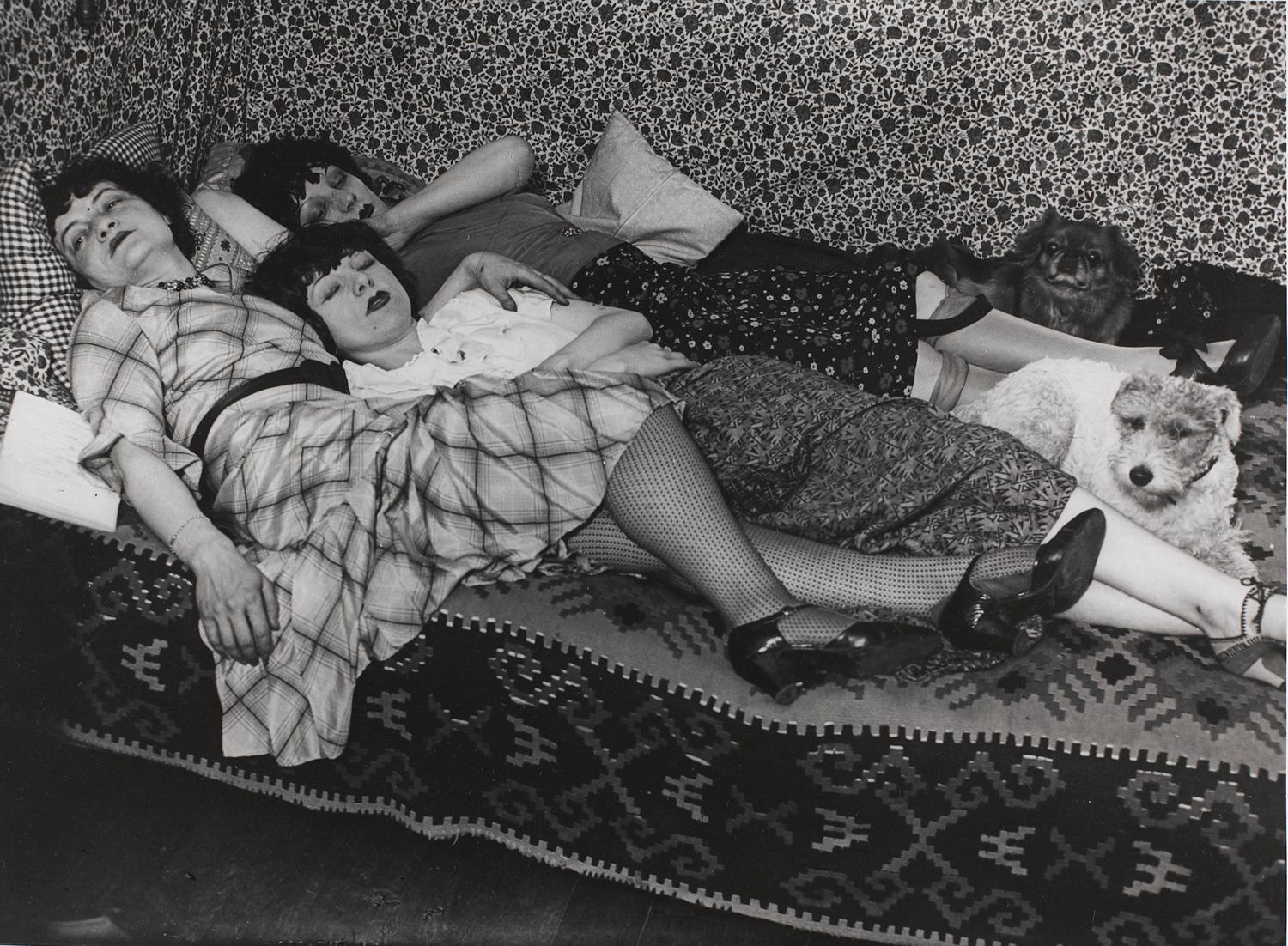 Kiki with her friends Therese Treize de Caro and Lily
