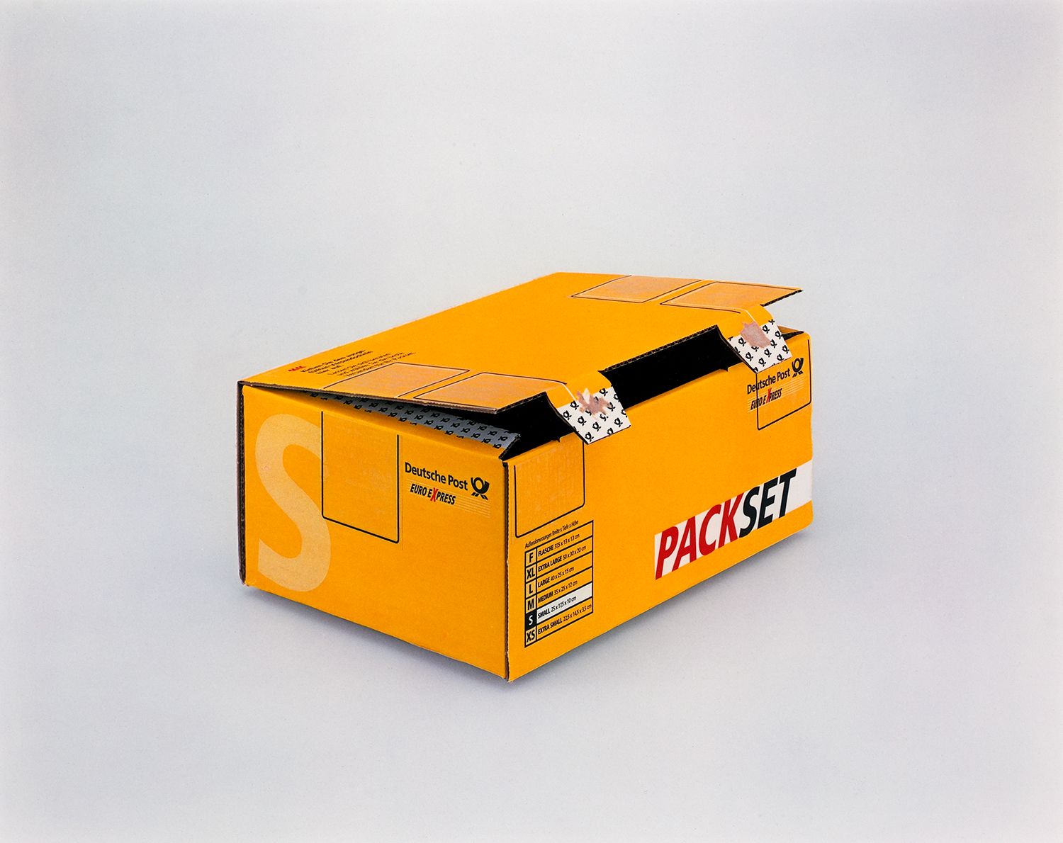 Packset, (small 25cm x 175cm x 10cm), Deutsche Post, Euro Express, (Kleben Sie den ausgefüllten Versandschein hier auf. Lassen Sie sich beraten und wahlen sie die beste Versandart für 1hr Packset)
Douglas M. Parker Studio, Glendale, CA, April 14, 2003
