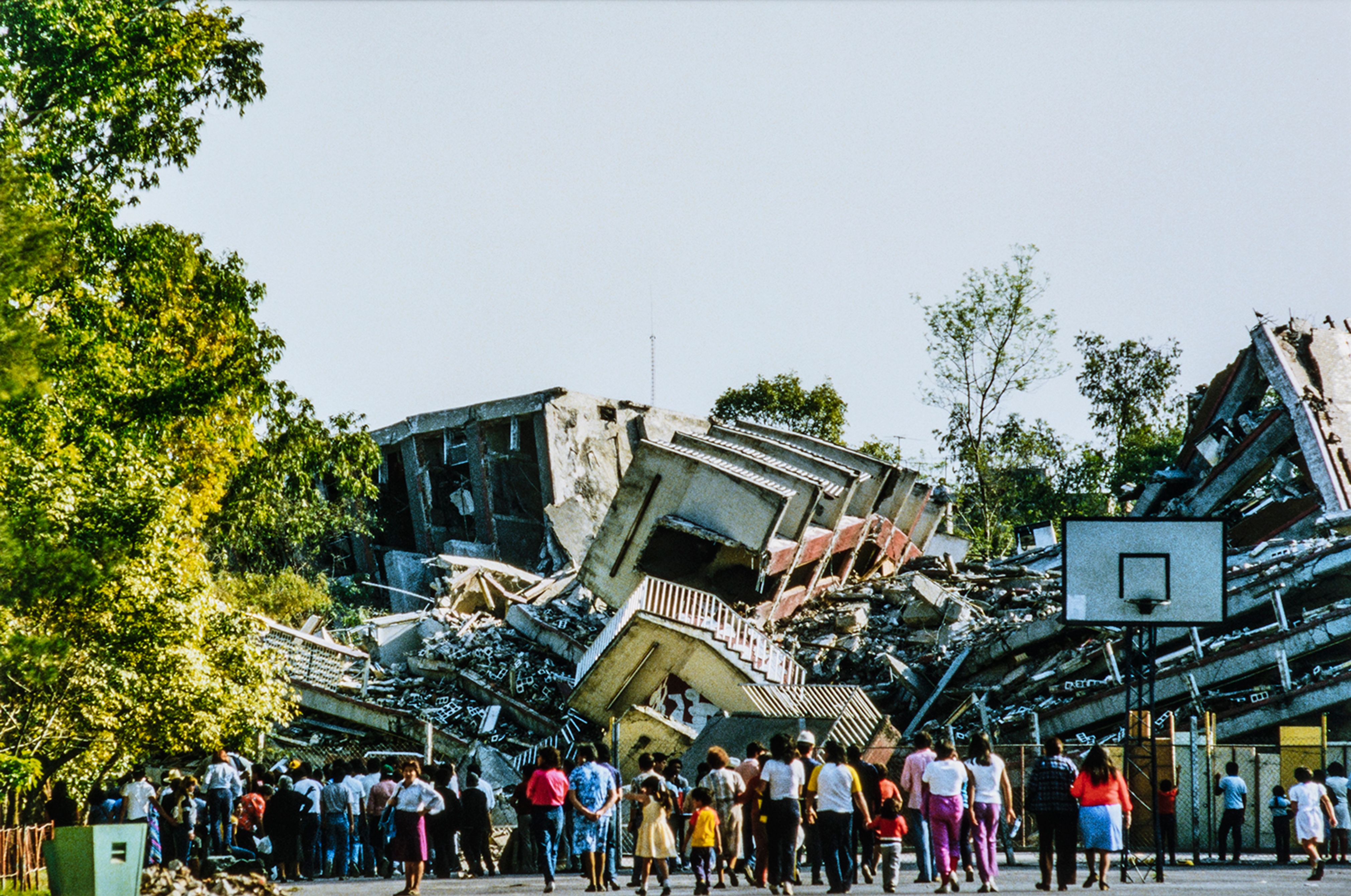 Unidad Habitacional Benito Juárez después del sismo (Arquitectura Colapsada Series)