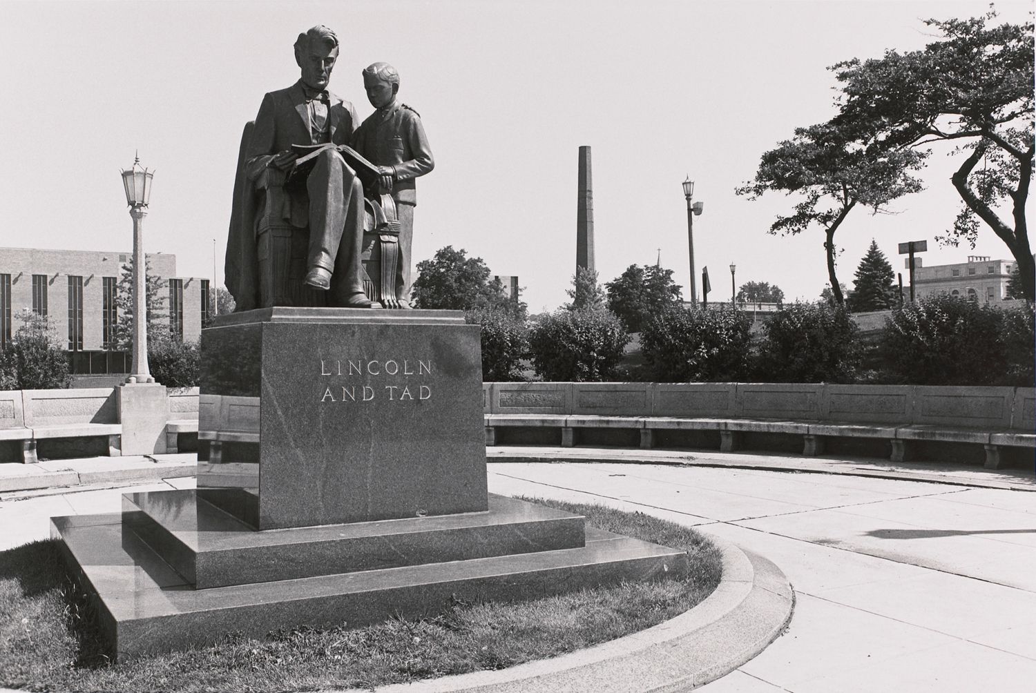 Abraham and Tad Lincoln. Des Moines, Iowa