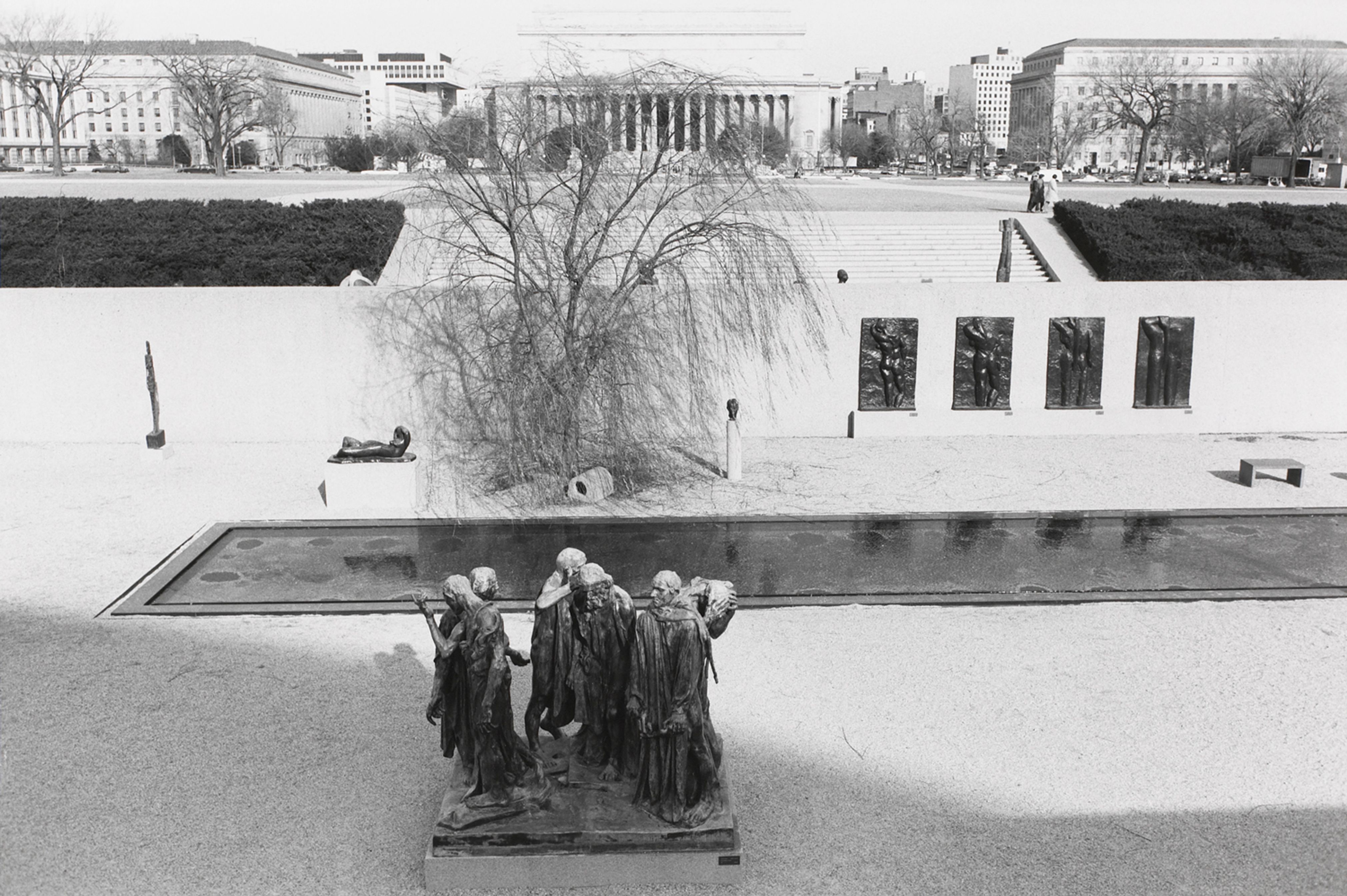 Untitled (Sculpture with men’s group in foreground)