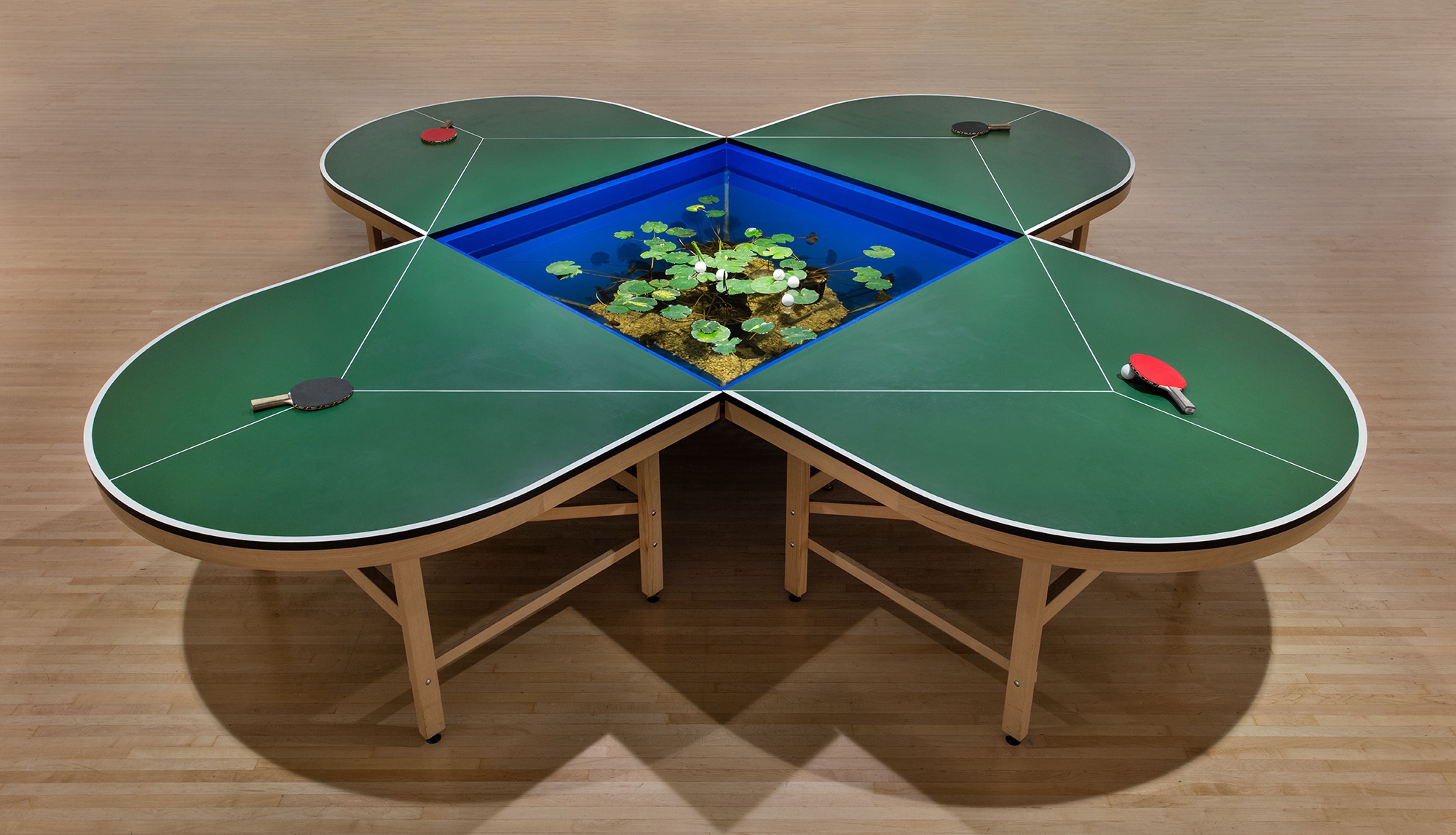 Ping Pond Table (Mesa de ping-pong con estanque)