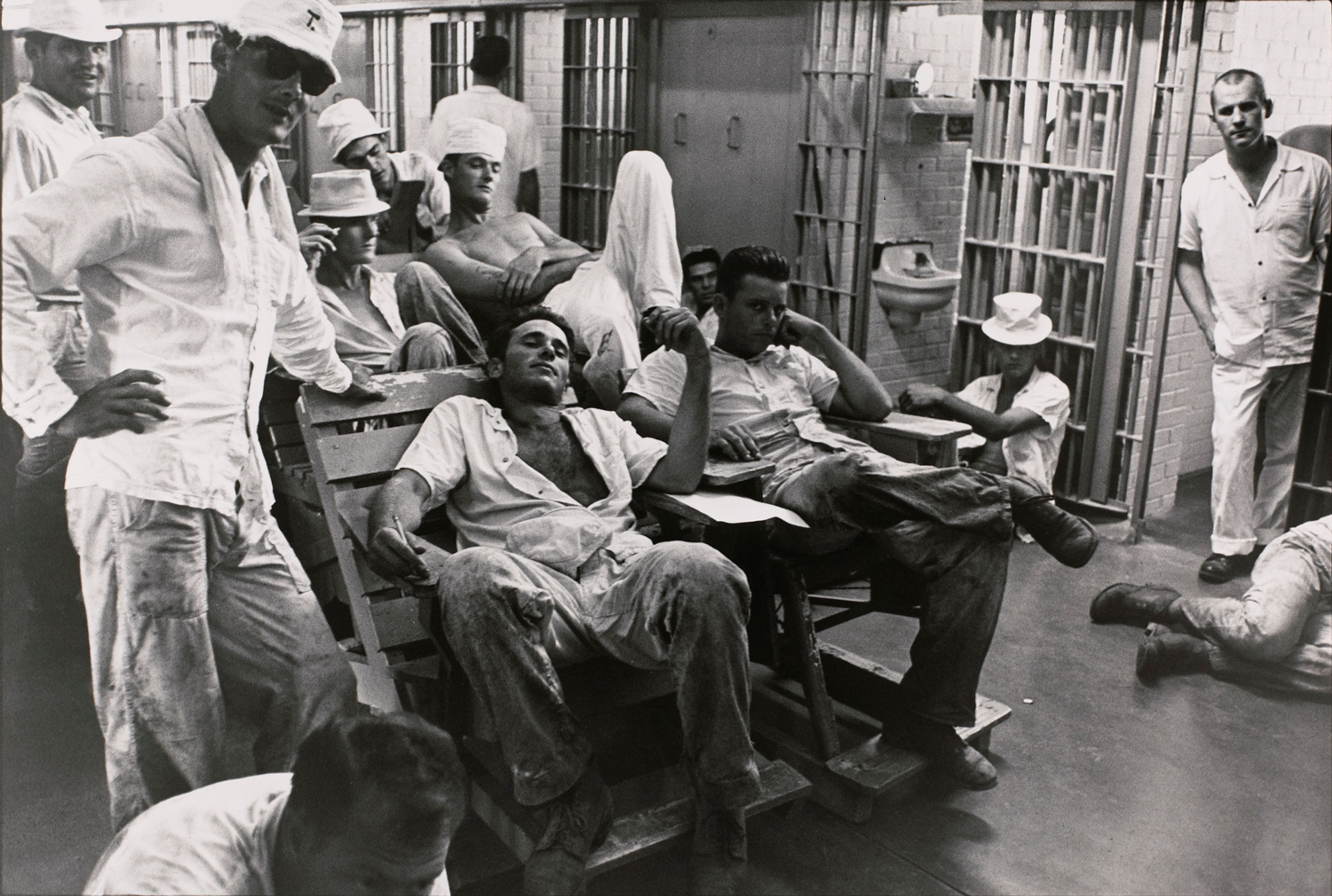Six-wing cell block