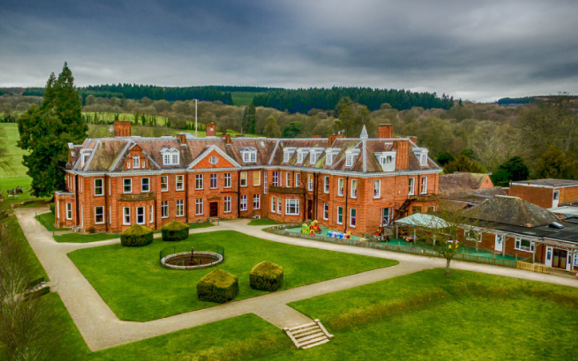 Colegio con residencia - Moor Park School (abril)