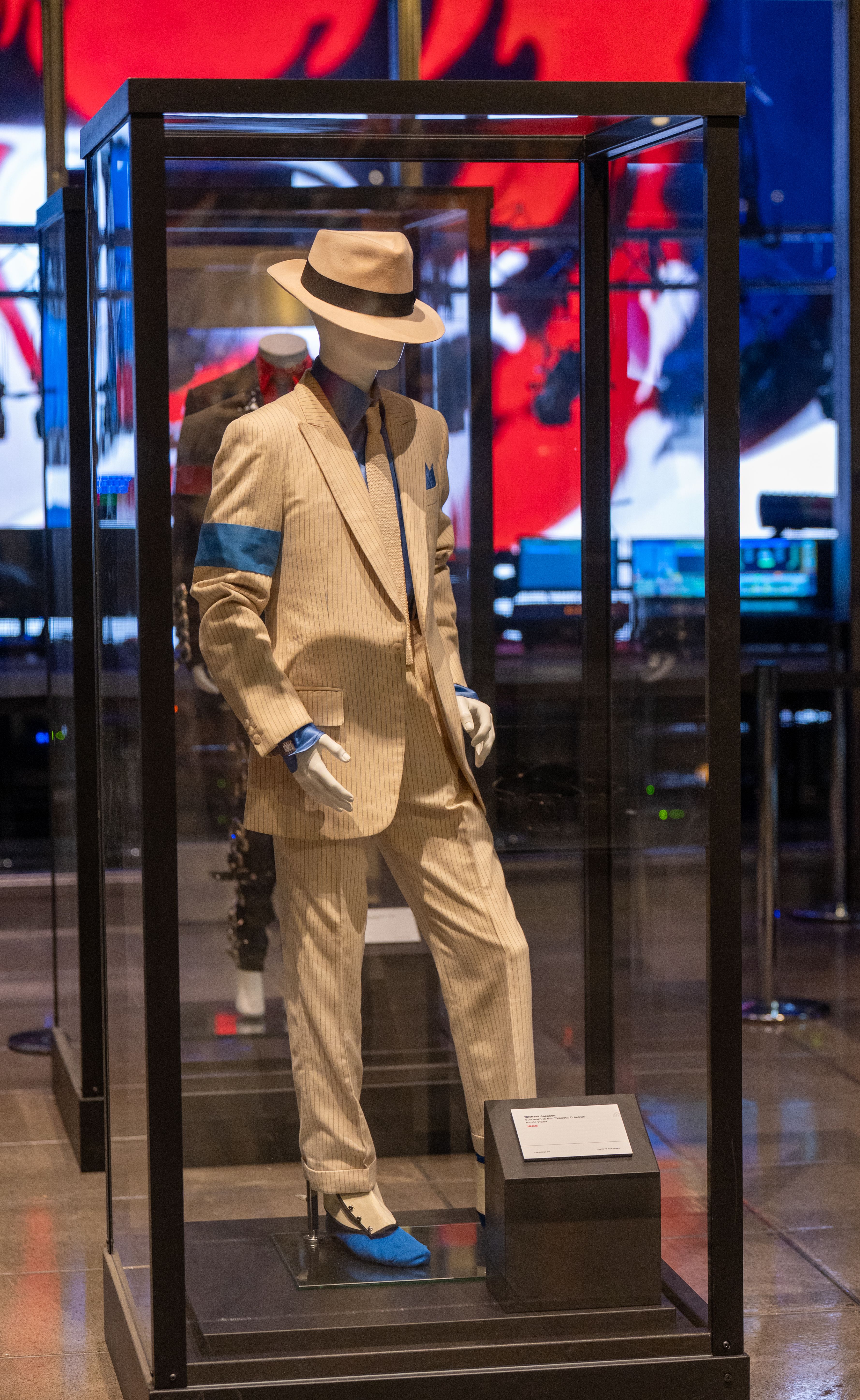アート・デザイン・音楽 Julien's Auctions Michael Jackson Julien's Auctions Brings Michael Jackson's Wardrobe to MoPOP