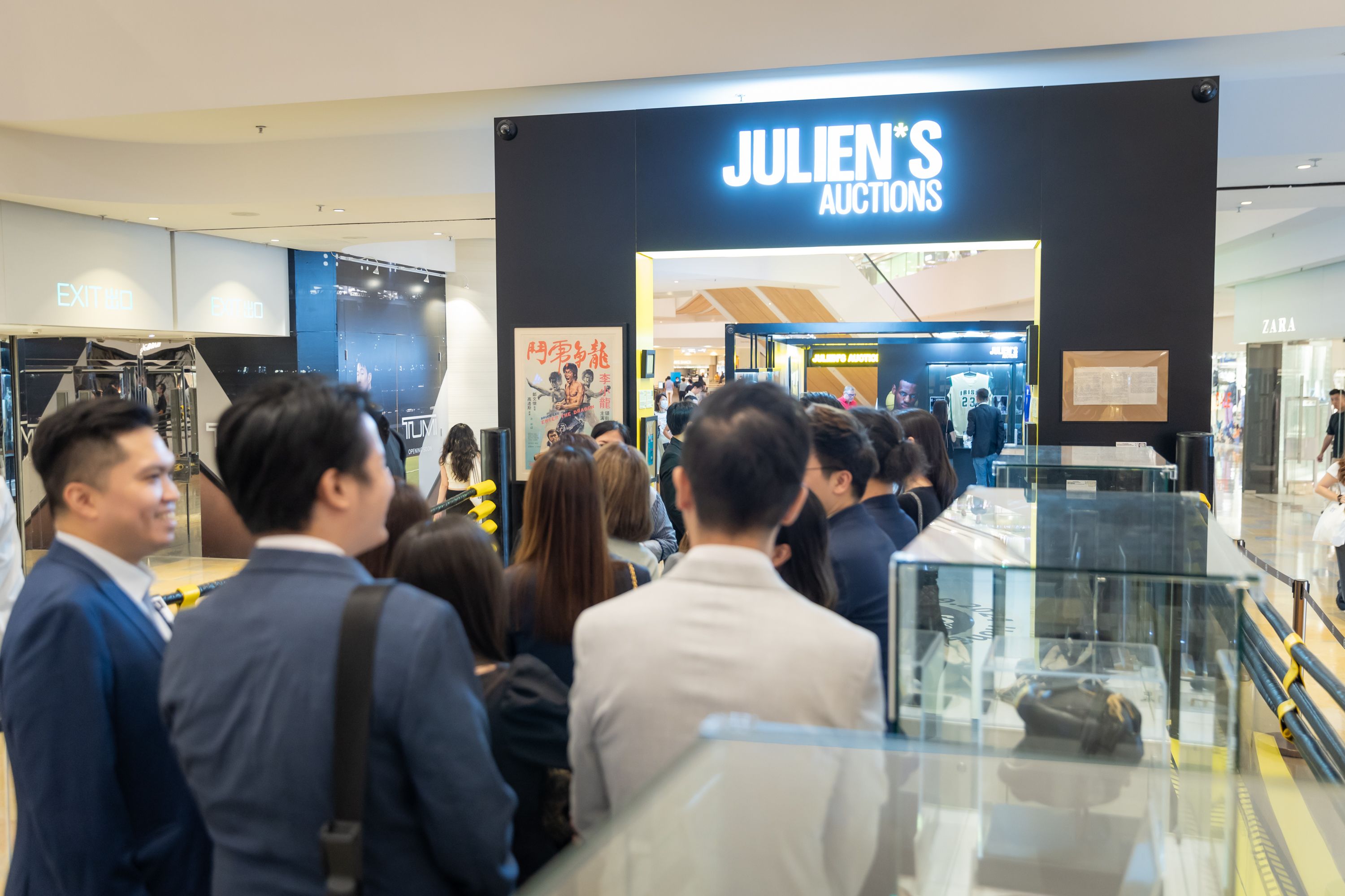 Julien's AUCTIONS 【LEGENDS】です Julien's Makes Splash in 'Legends in Motion' Pacific Place