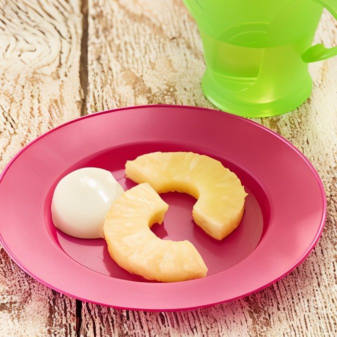 Rodajas de piña con yogurt natural