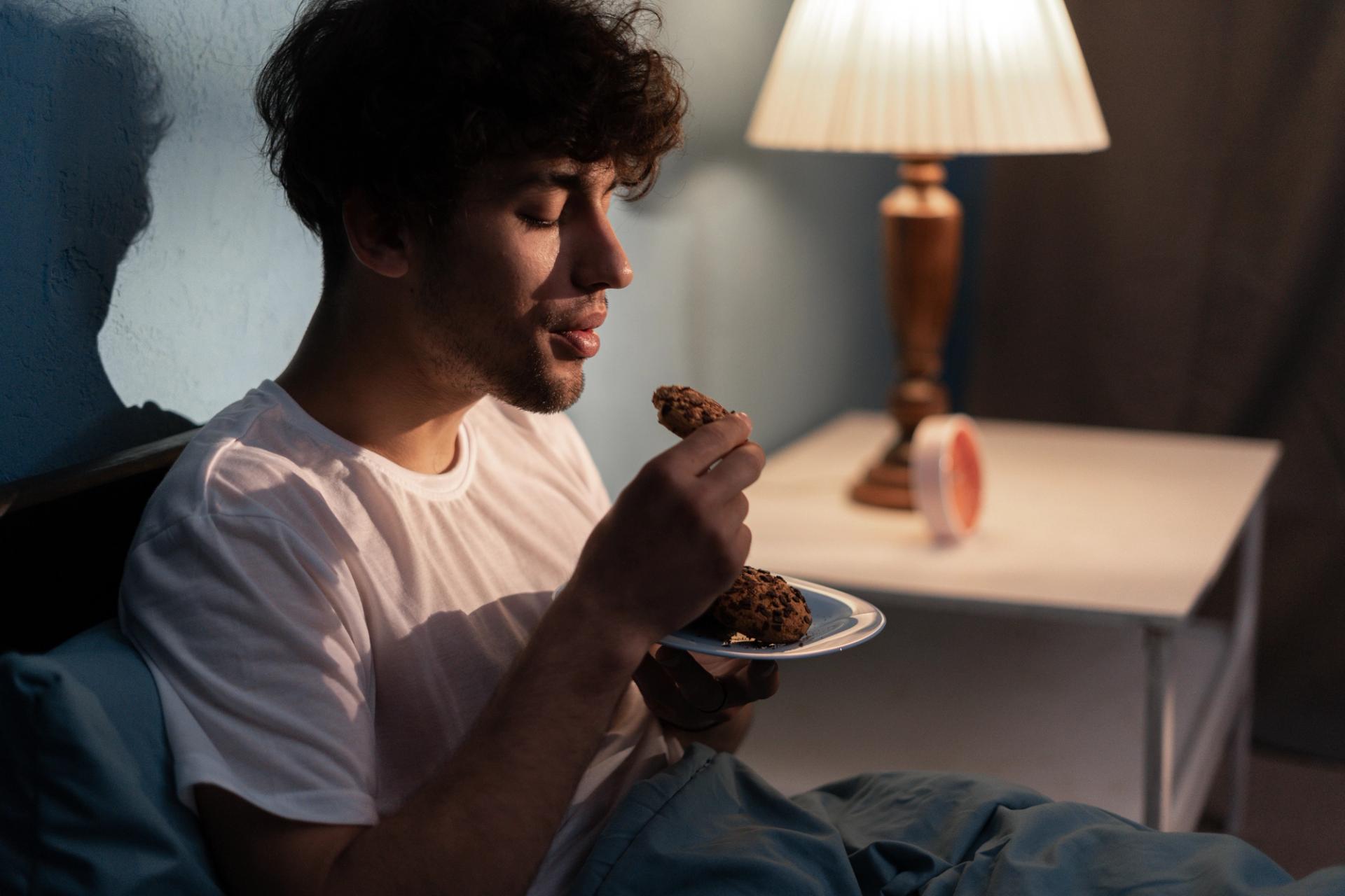 Done Eating Secret Eating: What to Know About this Eating Disorder Symptom