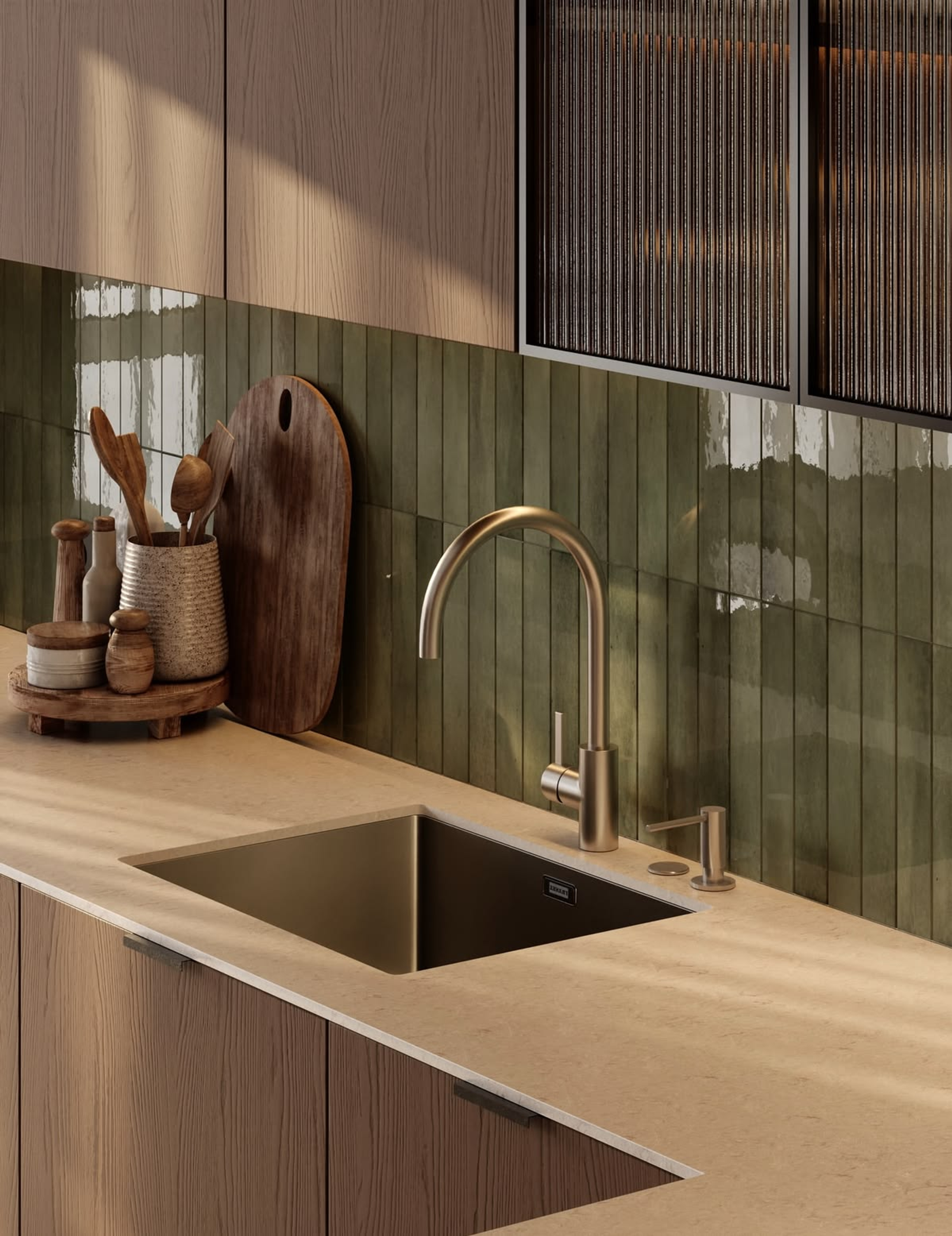 Kleine keuken met kasten tot het plafond en een slim ingedeeld werkblad