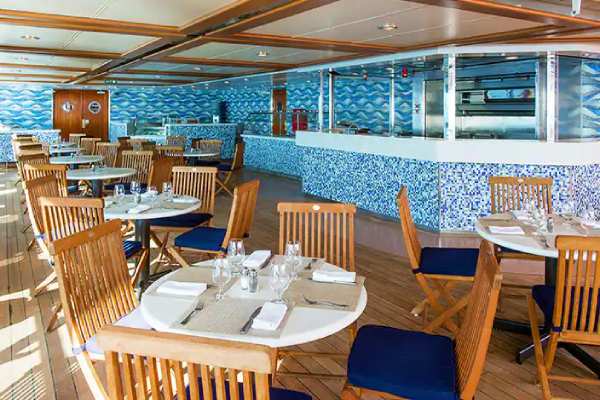 Nautica Waves Grill