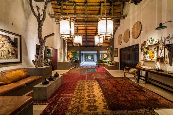Sabi Sabi bush lodge hallway with Persian carpets and leather sofas