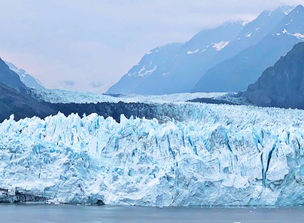 Alaska Glaciers – Scenic Cruising – Towering ice formations and snow-covered peaks