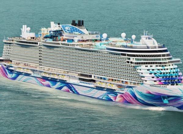Norwegian Aura at Sea