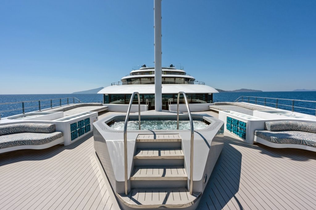 Emerald-Kaia-Observation-Deck-Pool