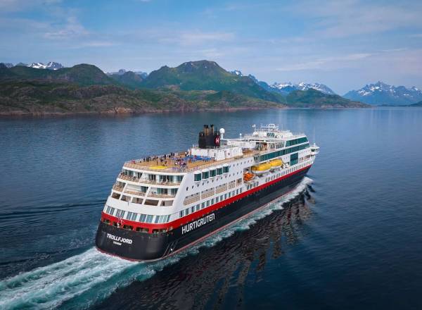 MS Trollfjord