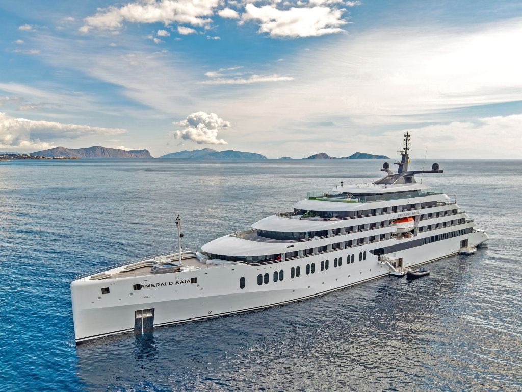 Emerald Kaia luxury yacht Exterior view from the air