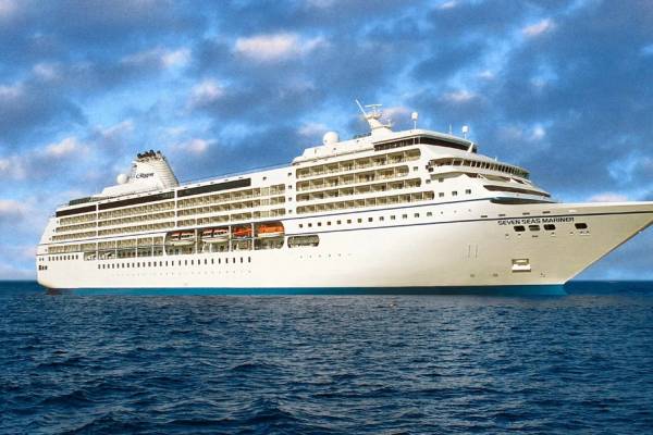 Seven Seas Mariner at sea