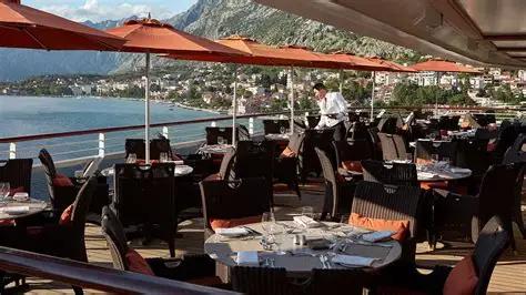 Sirena Terrace Café – Casual dining with ocean views