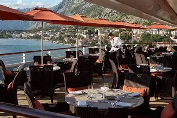 Sirena Terrace Café – Casual dining with ocean views