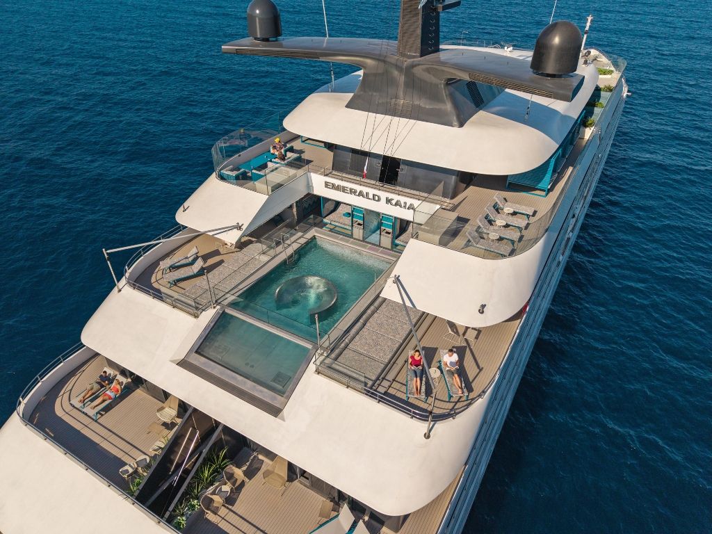 Aqua Pool Pool Deck Emerald Kaia