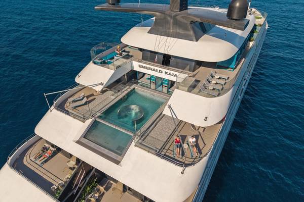 Aqua Pool Pool Deck Emerald Kaia