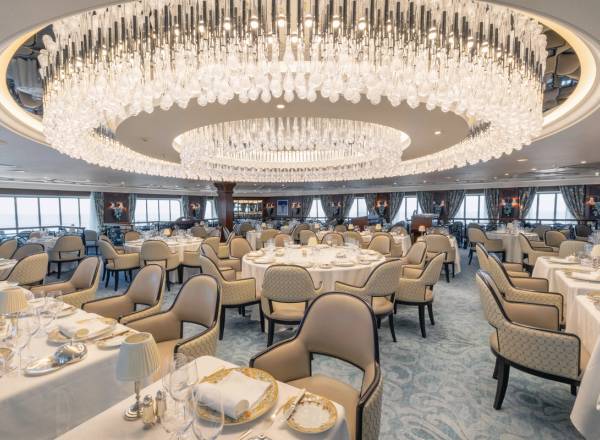 Marina Grand Dining Room – Elegant tables, chandeliers, and refined décor