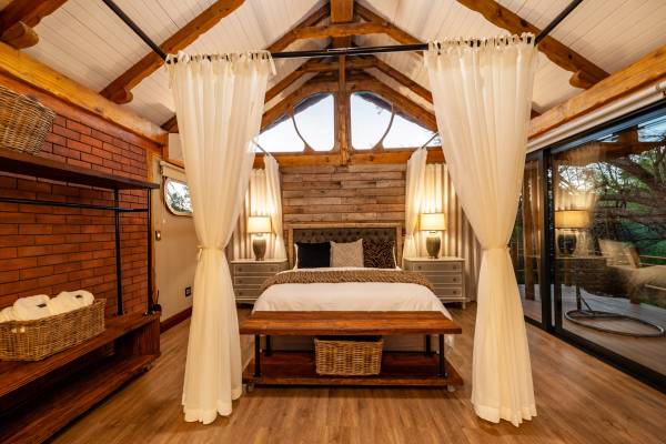 A luxury king size bed