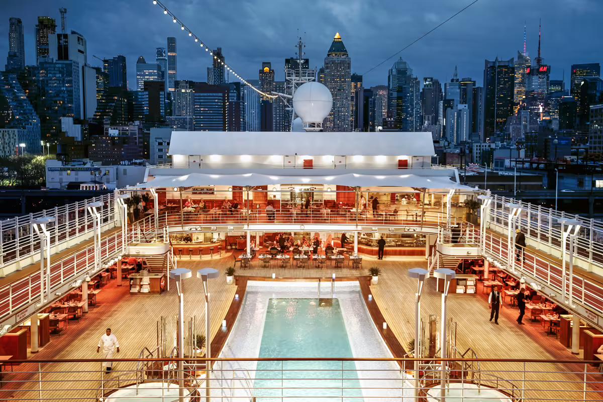 Silver Muse - Pool Deck at night